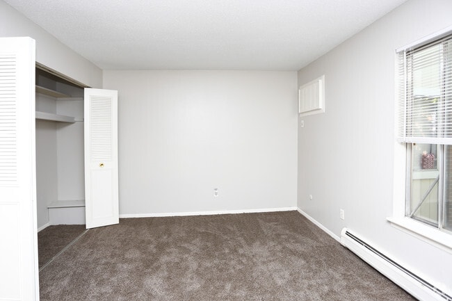 2BR, 1BA - Standard - 760 SF