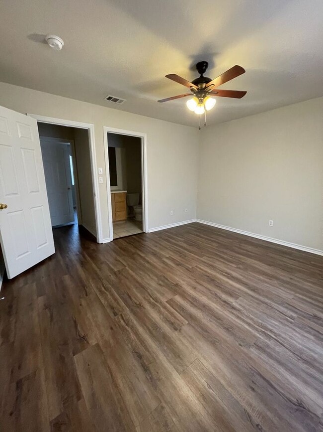 Photo - Beautiful home close to down town Granbury and Schools