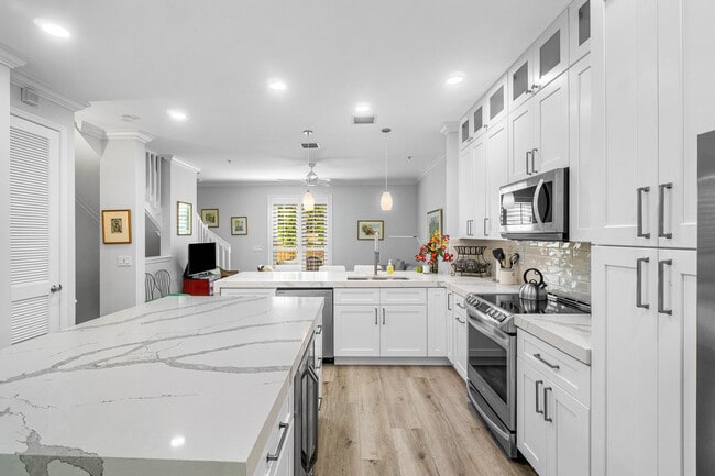 Building Photo - 65 SE 5th Ave