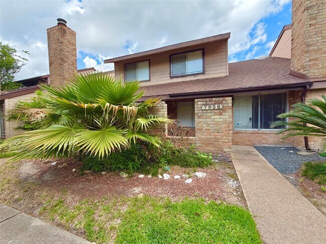 Building Photo - 7936 Ellinger Ln