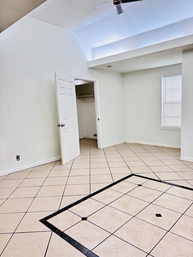 Photo - 7618 Linden St