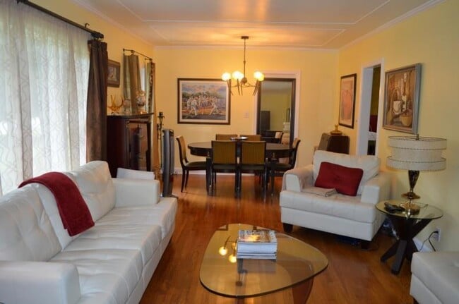 Photo - 977 Lindridge Way NE