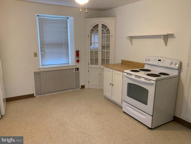 Photo - 501 E Philadelphia Ave Unit 1ST