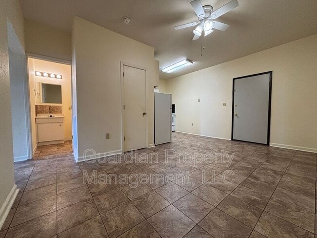 Photo - 116 E 3rd St