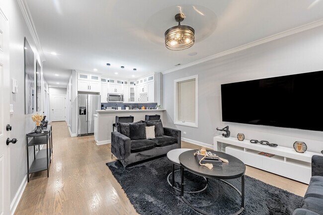 Photo - 4634 S Langley Ave Unit 1