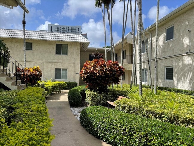 Building Photo - 8603 SW 68th Ct Unit 27