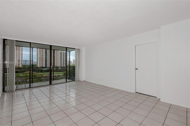 Photo - 20500 W Country Club Dr Unidad 716