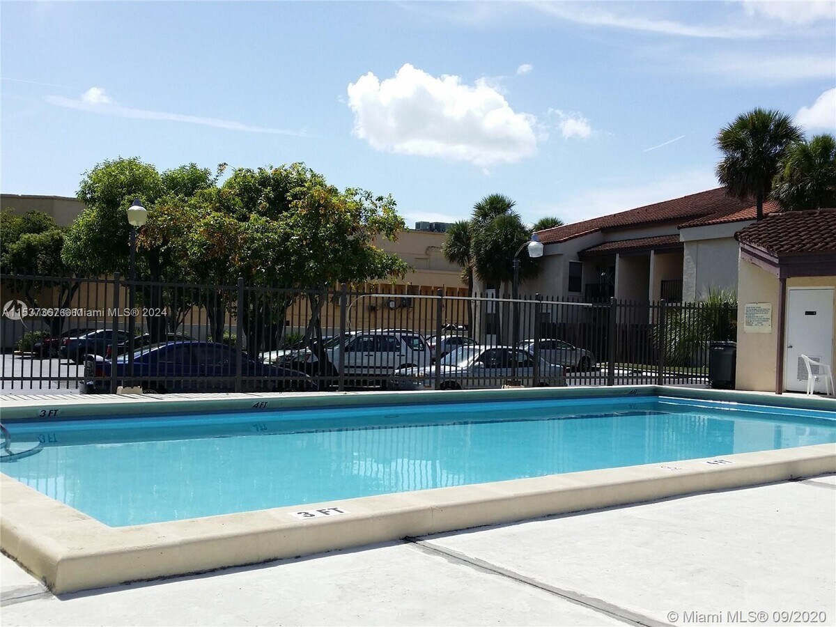Photo - 650 W Park Dr