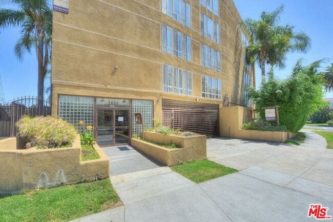 Photo - 3600 Bagley Ave Unit 305