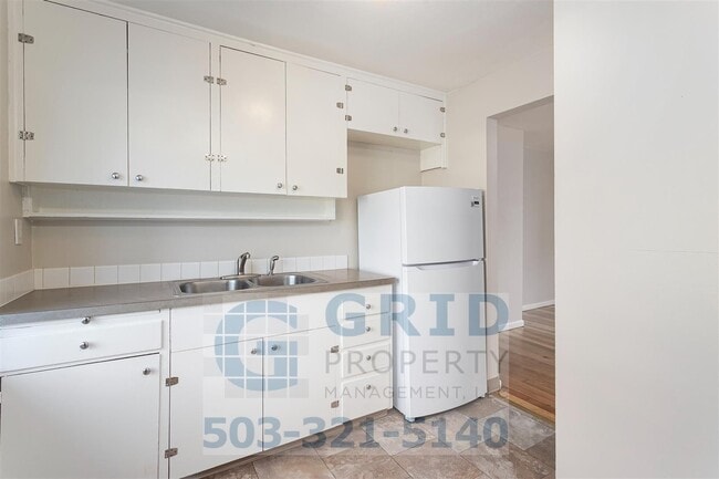 Photo - Charming 2BR House with Garage & Private Patio in Vancouver!