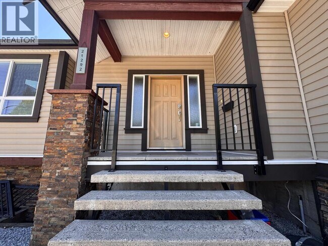 Photo - 21292-21123 123 Ave