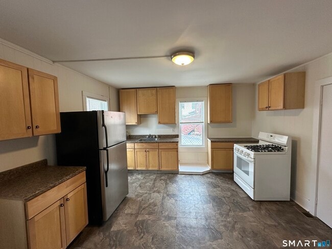 Building Photo - 162 Norwich Ave Unit 1