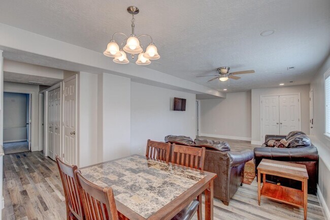 Photo - 1419 3175 N