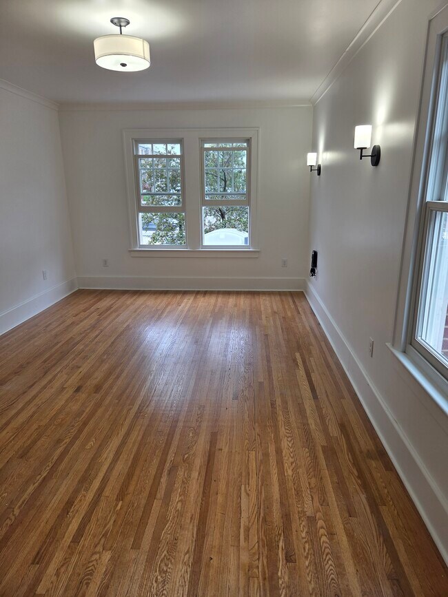 Bright Living room - Chapel Road Apartments