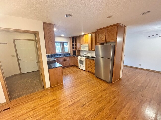 Photo - 10450 Washington Blvd NE