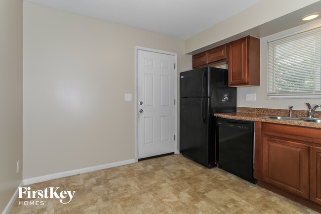 Photo - 552 Waycross Rd