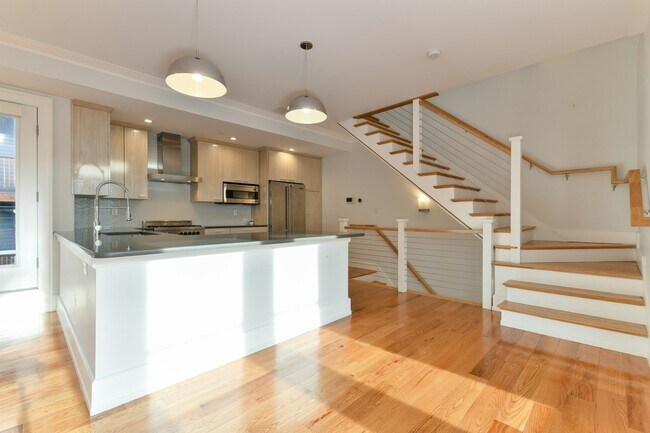 Photo - 166 Gold St