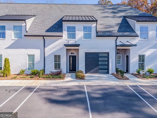 109 Chateau Dr SE