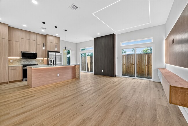 Building Photo - 6427 Lamayah St Rental