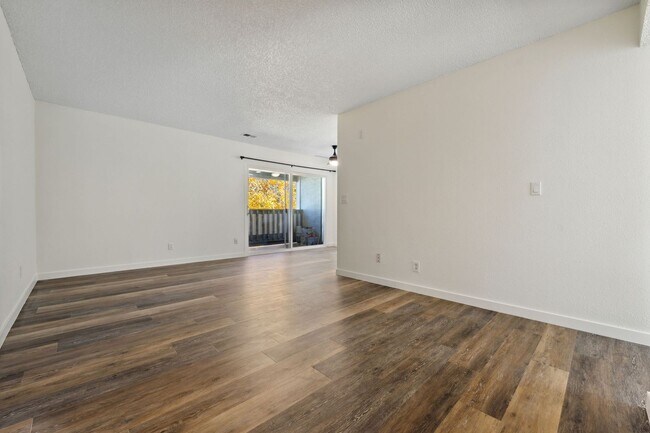 Photo - Updated Condo in Expo Park!