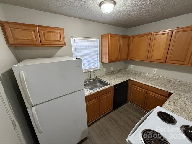 Photo - 628 7th Ave SW