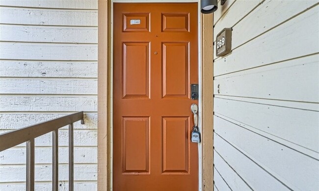 Building Photo - 16301 Ledgemont Ln Unit 269