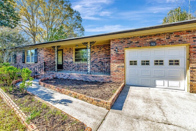 Building Photo - Single story, brick, ranch-style home clos...