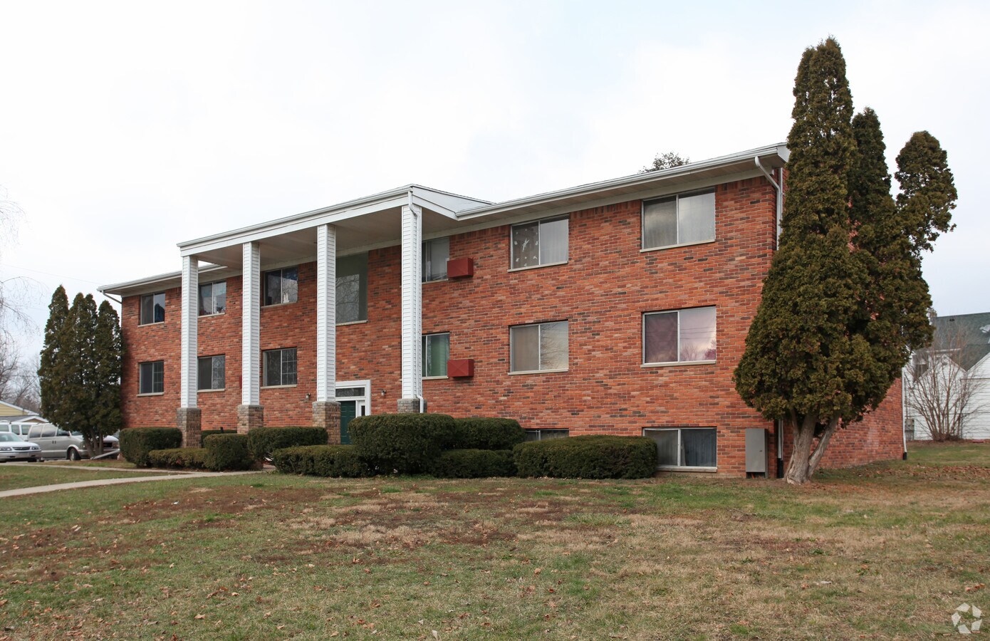 Carriage House Apartments - Carriage House Apartments