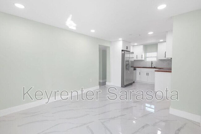 Photo - 130 Virginia Ct