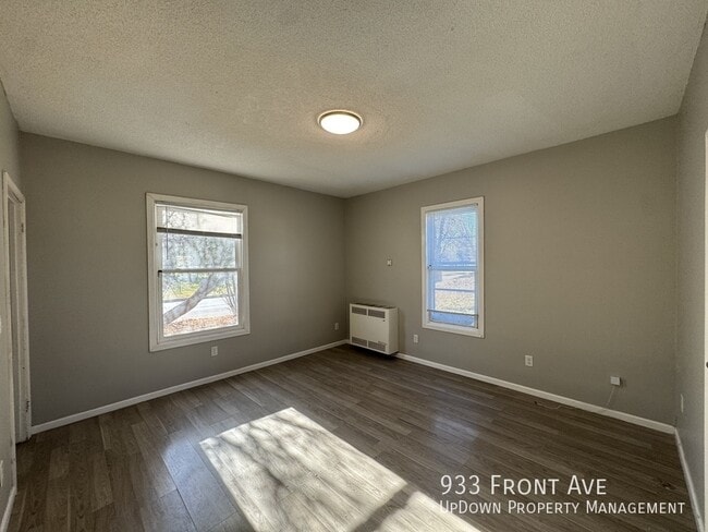 Photo - 933 Front Ave