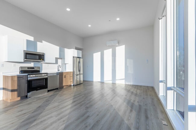 Photo - 319 Broadway