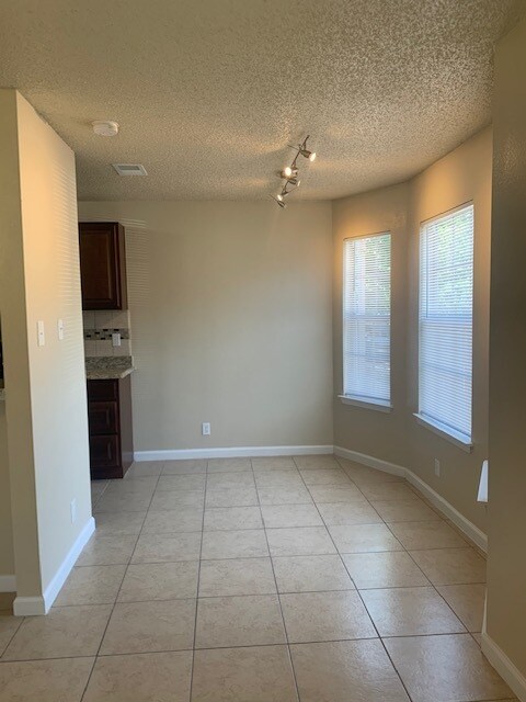 Comedor - 2010 Kirksey Dr