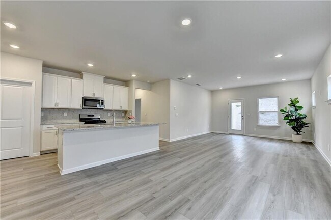 Photo - 2357 Whitworth St