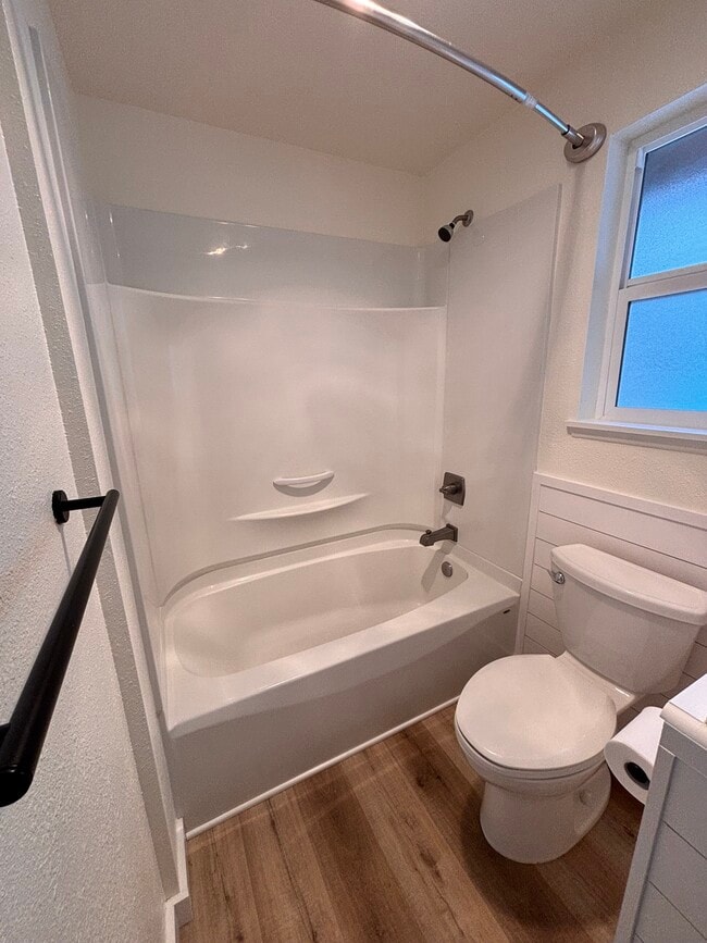 Photo - 429 Thomas St NW