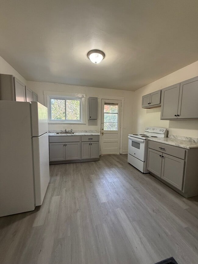 Photo - Charming 2-Bedroom Townhome in Lincoln-Lar...