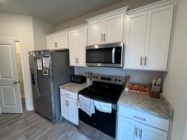 Photo - 285 Moyer Dr