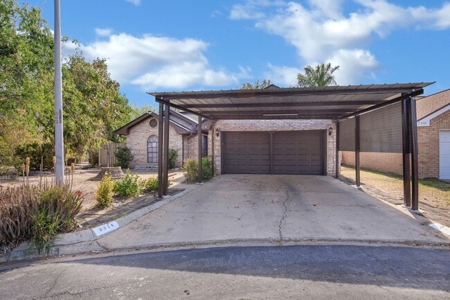 Building Photo - 2316 Pin Oak Rd