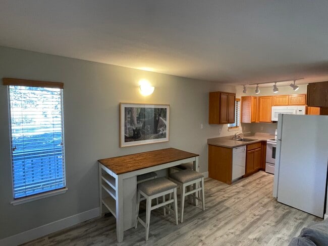 Photo - 360 Galaxy Ln