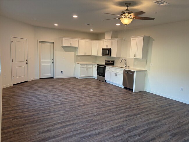 Photo - 6010 Cougar Trl Unit B