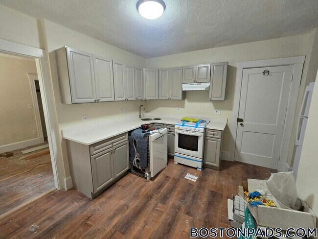 Photo - 16 Lakeville Rd Unit 1