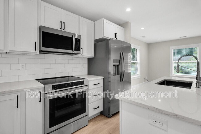 Photo - 1752 Skinner Ave