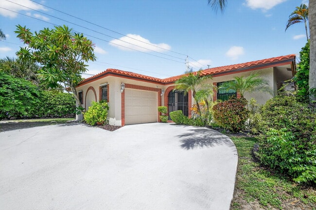 Photo - 1035 Soelca Dr