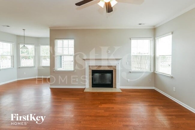 Photo - 4637 Triumph Dr SW