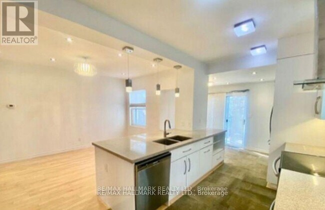 Photo - 228 Gainsborough Rd