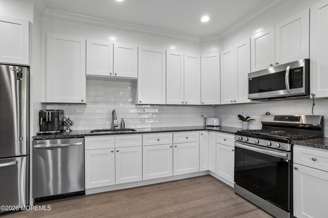 Photo - 112 Hedgerow Ln