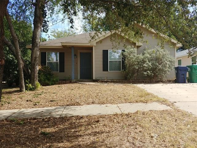 Photo - 721 Alexander St
