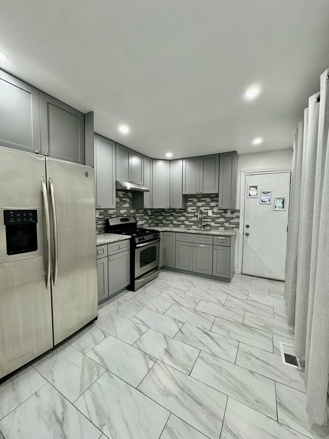 Photo - 1828 E Orleans St