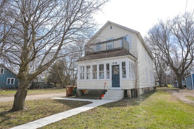 Building Photo - 1516/1520 E Hawthorne Ave Unit #2