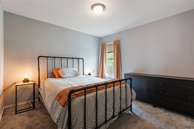 Photo - 1329 Amberwood Loop