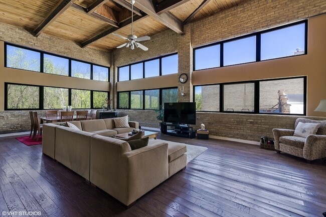 Photo - 925 Green Bay Rd